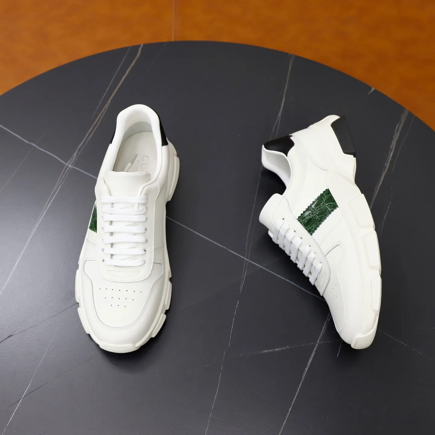 Ex-factory price: 540💰💰🙅‍♂️🙅‍♂️🙅‍♂️ Brand: GUCCI Standard code: 38-44 (45 customized) Grade: Same as the official website Material: Cowhide stitching Comfortable and breathable sheepskin lining Lightweight and wear-resistant sports outsole Style category: Men's fashionable casual shoes Running sports shoes Distinguished luxury brand elements Top luxury color: actual picture color